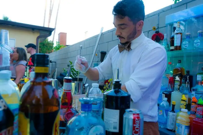 Hire the right mobile bartending service in Los Angeles Area | Party Shakers bartending services