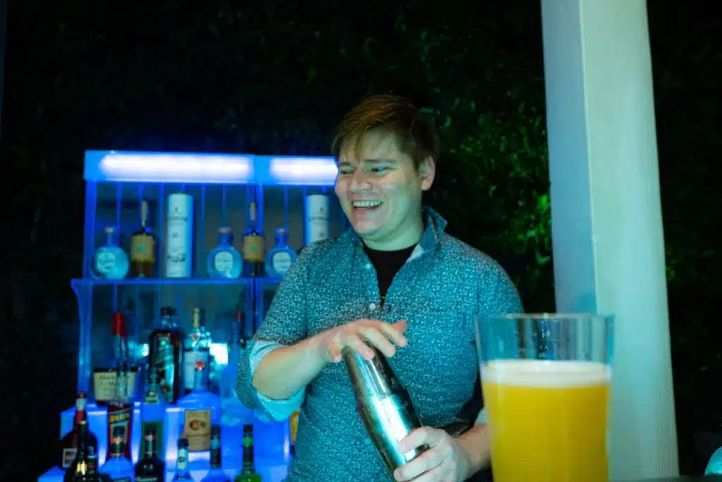 Do you need a license to bartend in Los Angeles? | Party Shakers 